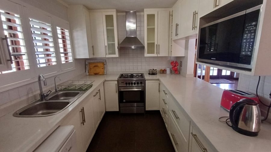 6 Bedroom Property for Sale in Kosmos North West